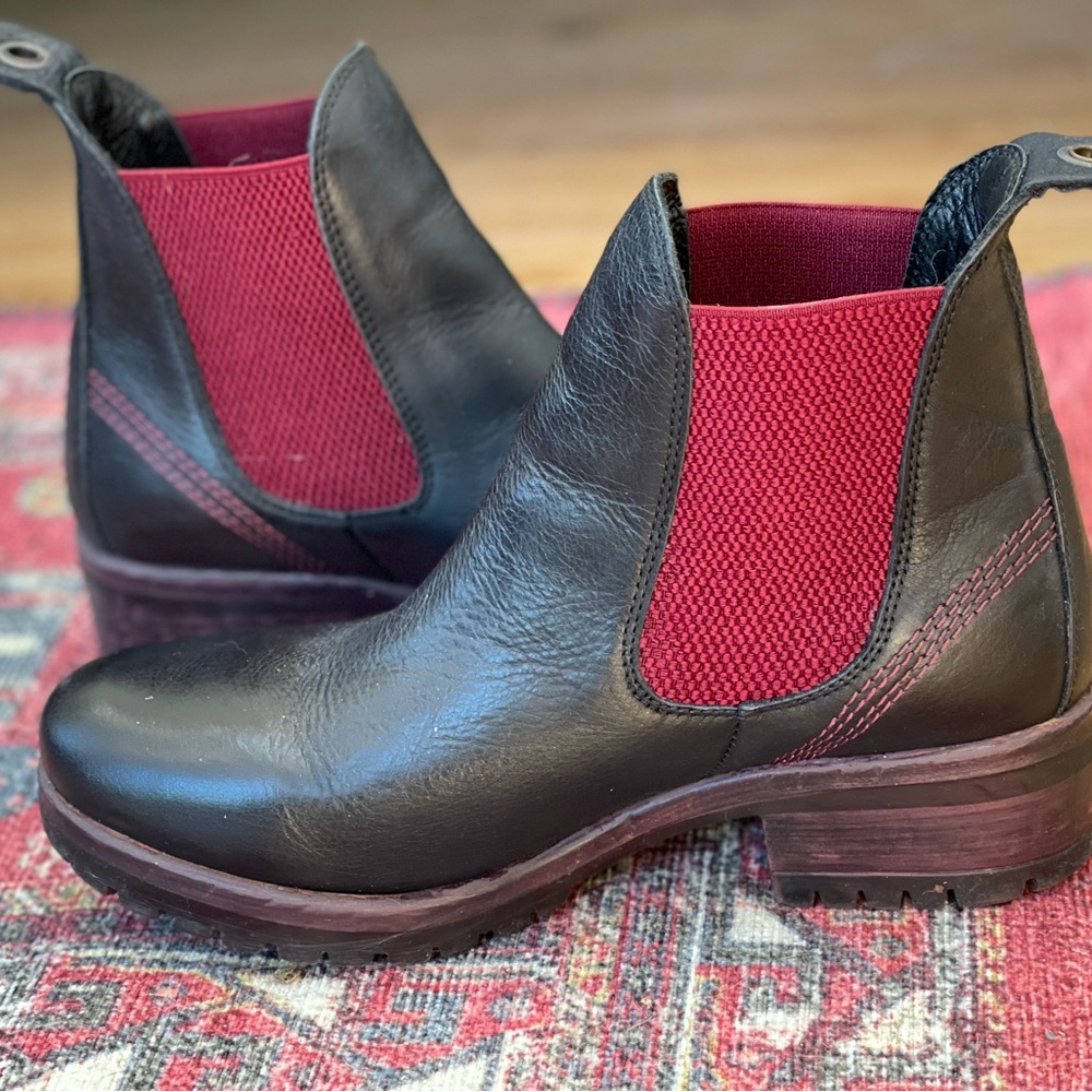 Bueno “Florida” boots in natural/Bordeaux, size 9